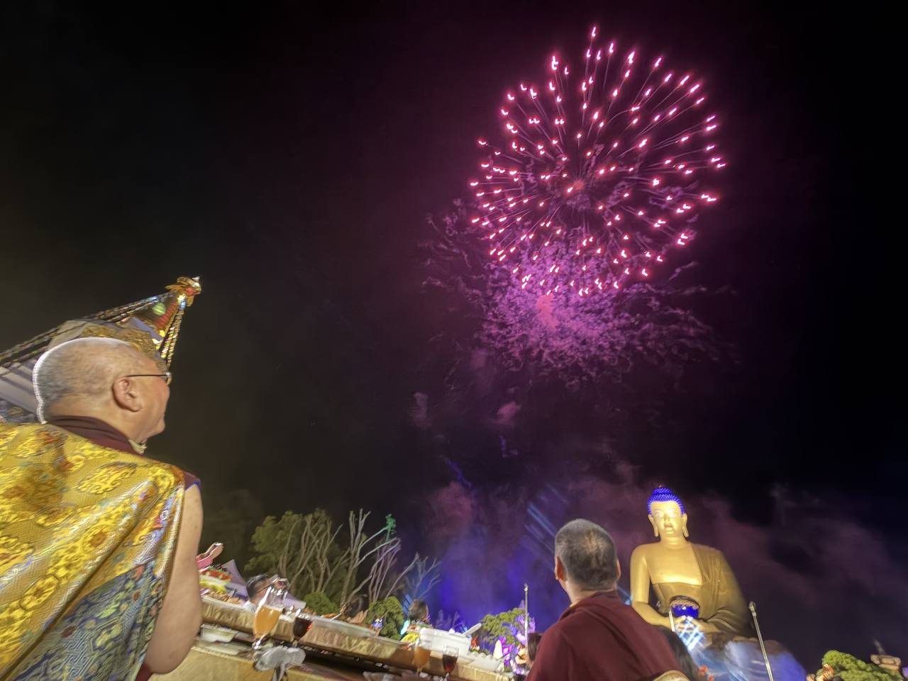 恭祝 尊貴的 紅寶冠尊者夏瑪巴陛下 八齡聖辰 福壽安康...
