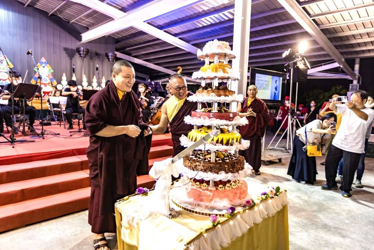 Wishing His Holiness the 17th Gyalwa Karmapa a Happy Birthday!恭祝尊貴的第十七世大寶法王泰耶多傑壽辰