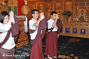 新任職事頂禮 　導師。