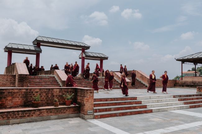 夏敏倫寺座落於尼泊爾山腳下將是培育僧眾閉關修行之所。