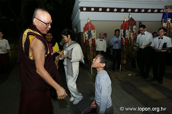 恭迎 法王噶玛巴驾临台湾